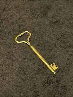 Antique-Style Vintage Skeleton Key in Brass Tone